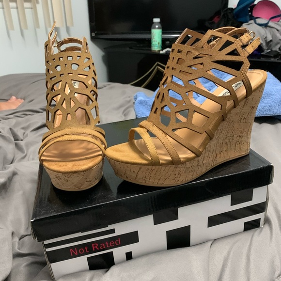 Tan Wedges! - Picture 4 of 8